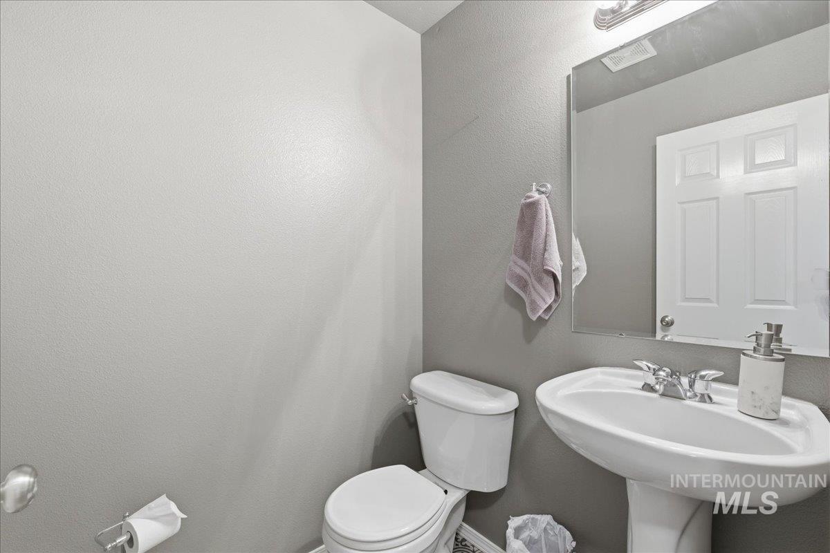 1896 West Ridge Pointe Avenue Nampa, ID 83651 - Photo 24 of 49 Bathroom featuring a textured wall