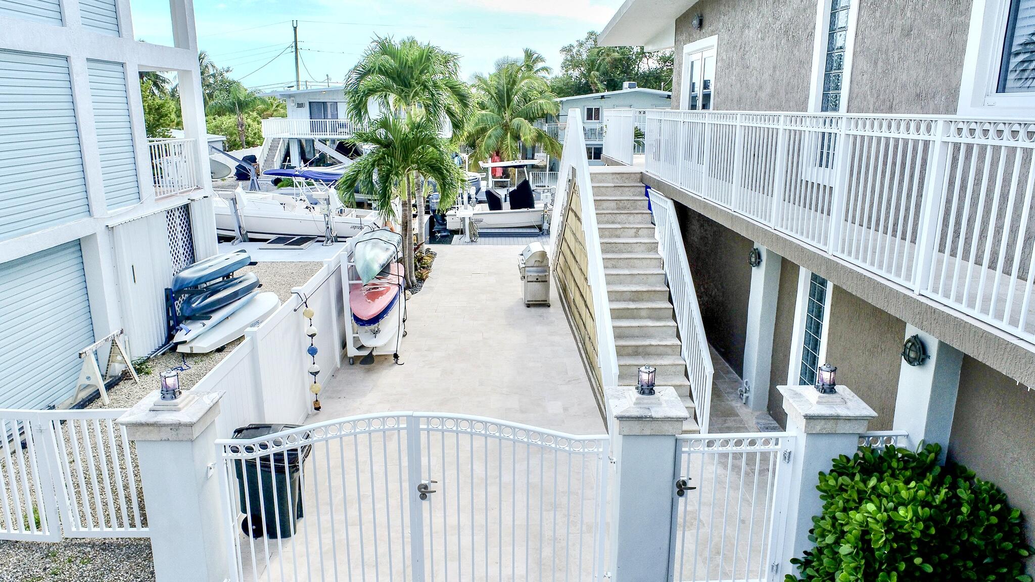124 Bahama Road Key Largo, FL 33037 - Photo 6 of 38 Large Gated Yard