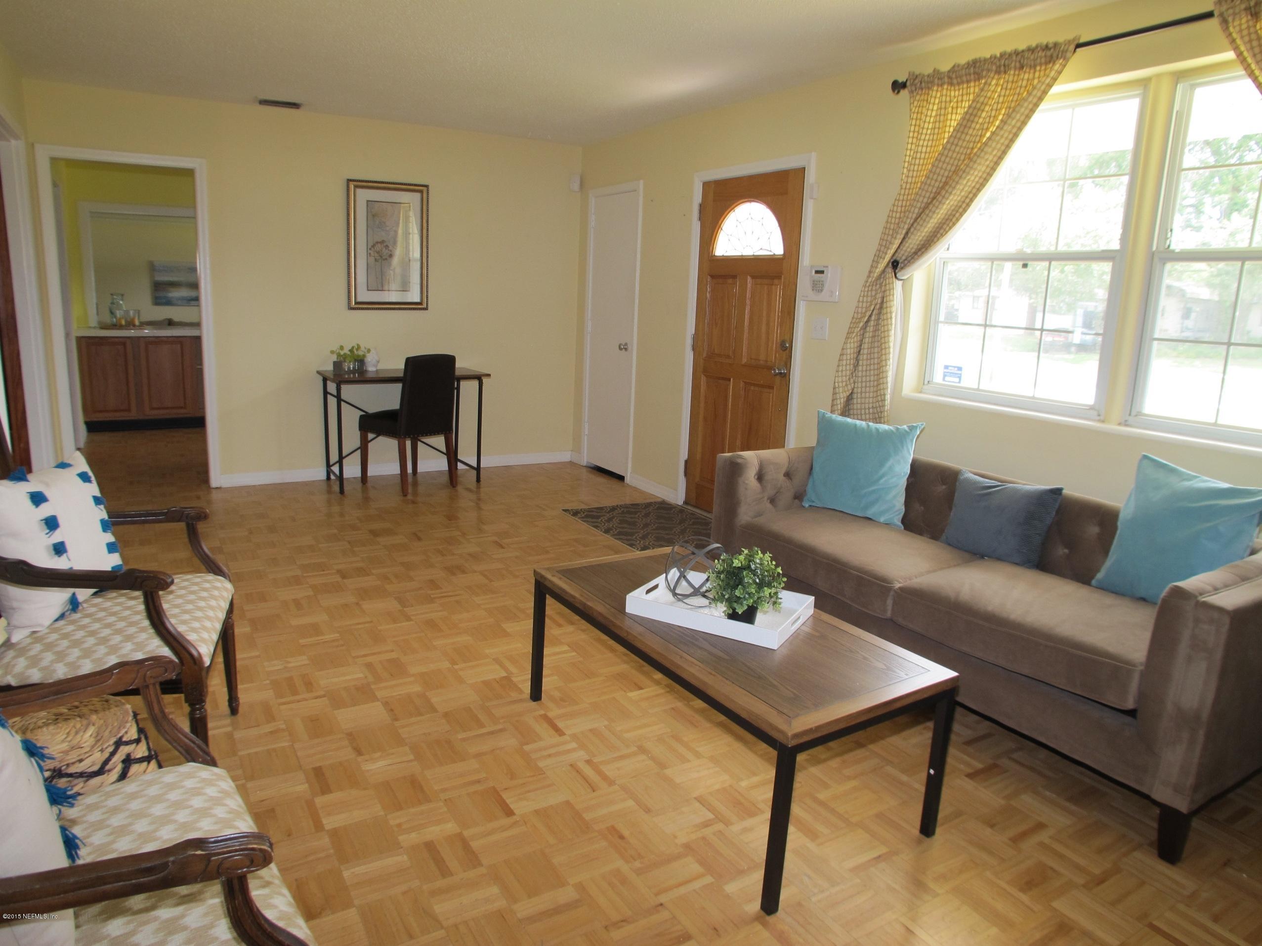 1230 Glynlea Road Jacksonville, FL 32216 - Photo 5 of 25 Living Room
