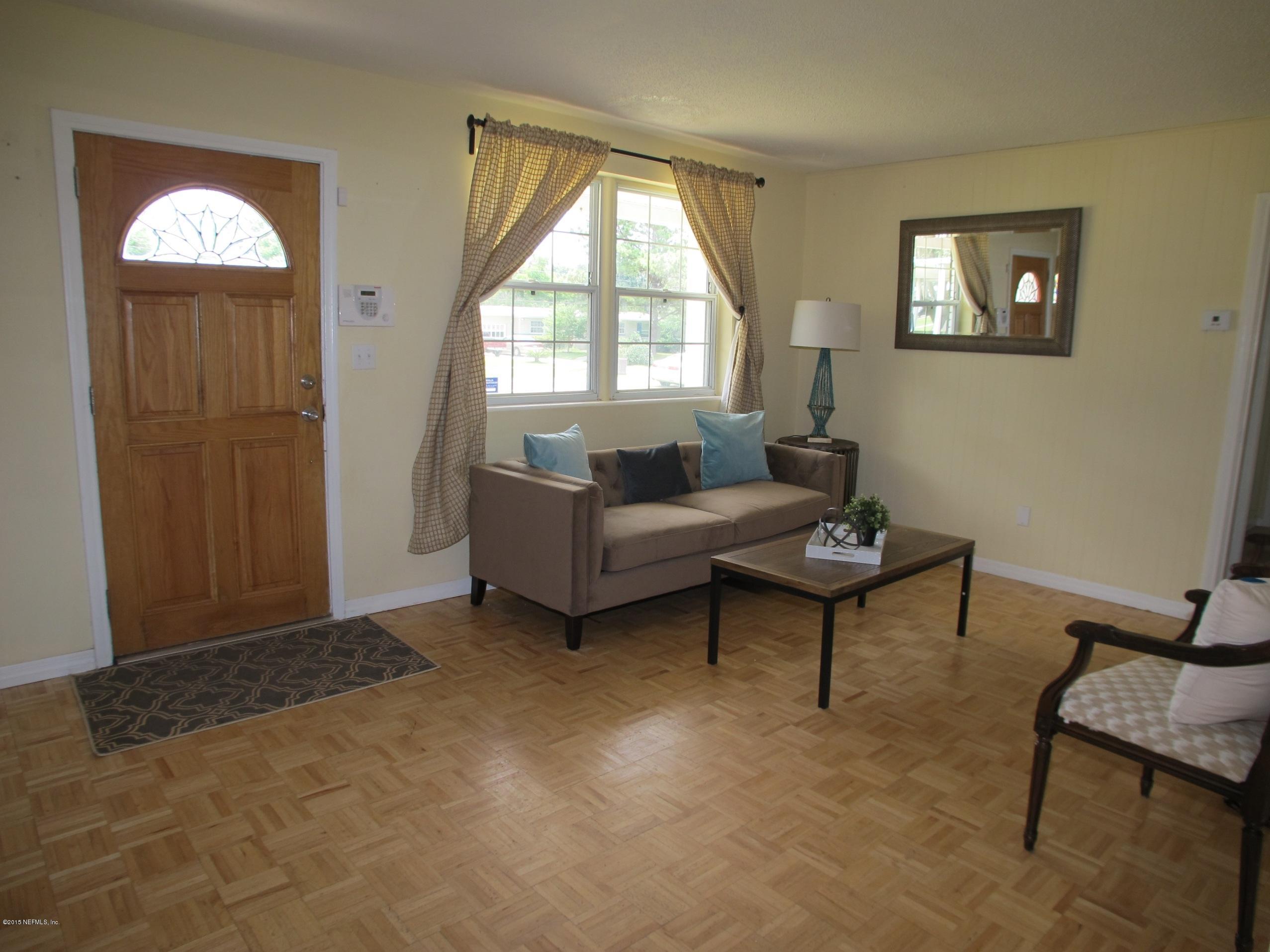 1230 Glynlea Road Jacksonville, FL 32216 - Photo 6 of 25 Living Room VIew 2