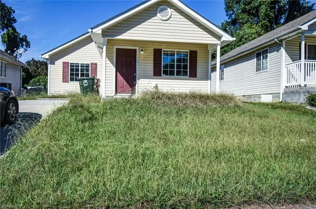 $1,250 | 1714 Hertford Street, Greensboro, NC 27403