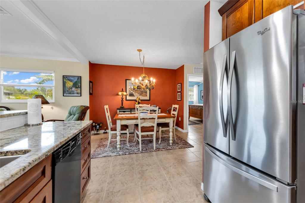 960 Porpoise Road Venice, FL 34293 - Photo 5 of 42 Gallery Image 5