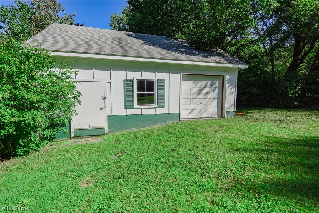 13620 Spring Street Burton, OH 44021 - Photo 3 of 6 Gallery Image 3