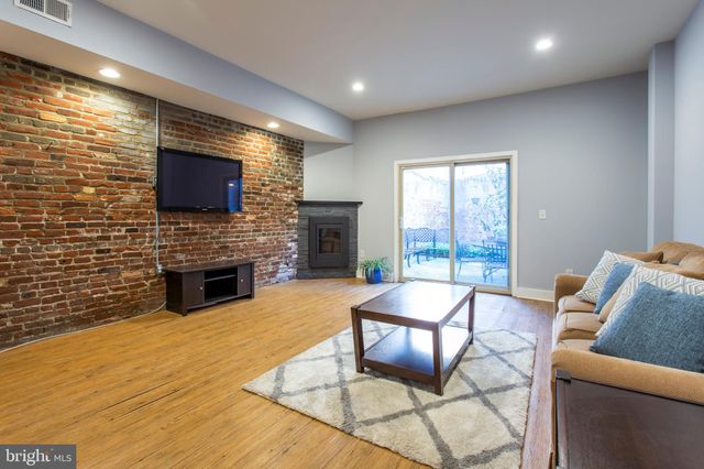 $542,000 | 946 New Market Street, Philadelphia, PA 19123