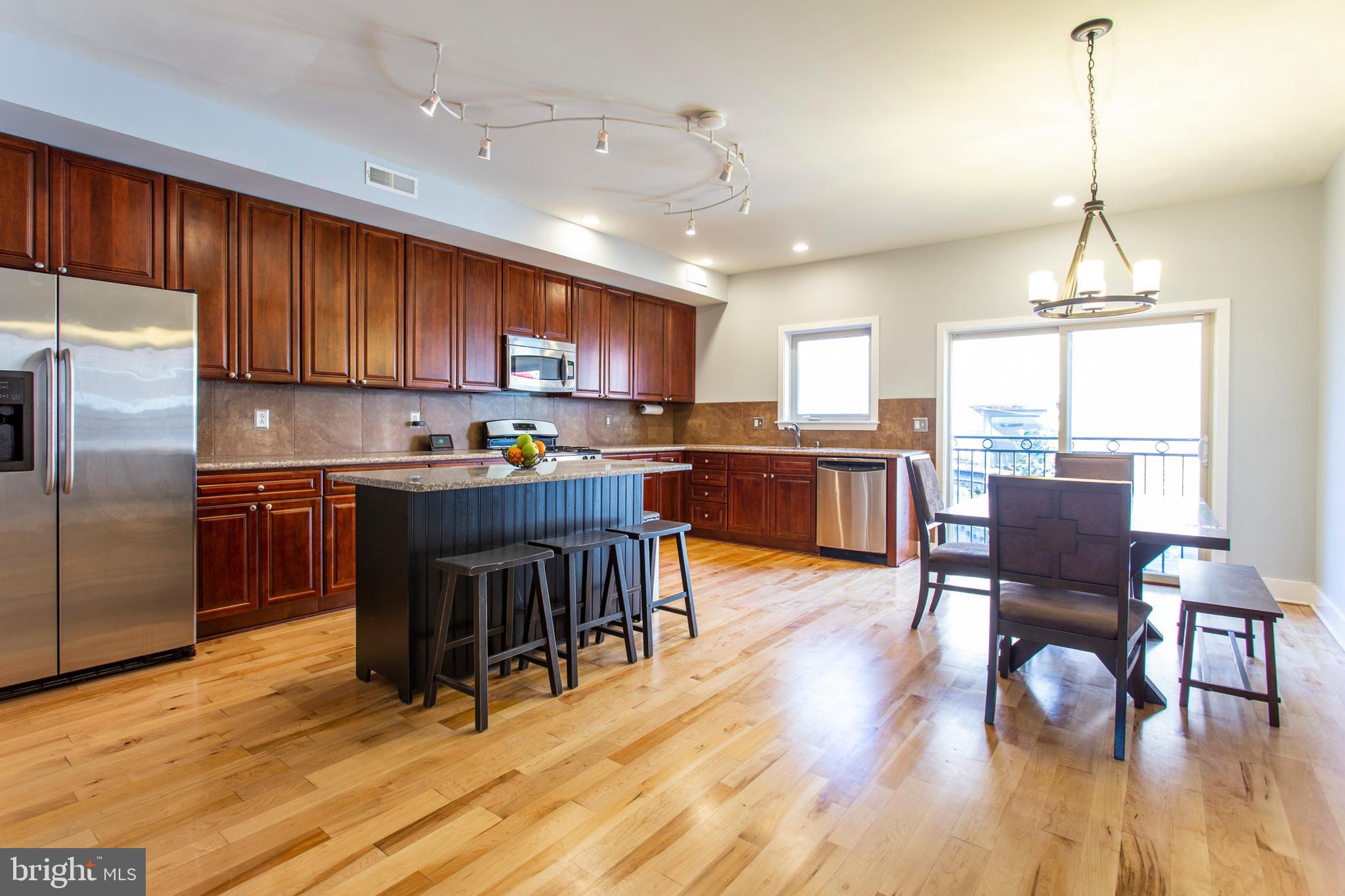 946 New Market Street Philadelphia, PA 19123 - Photo 8 of 17