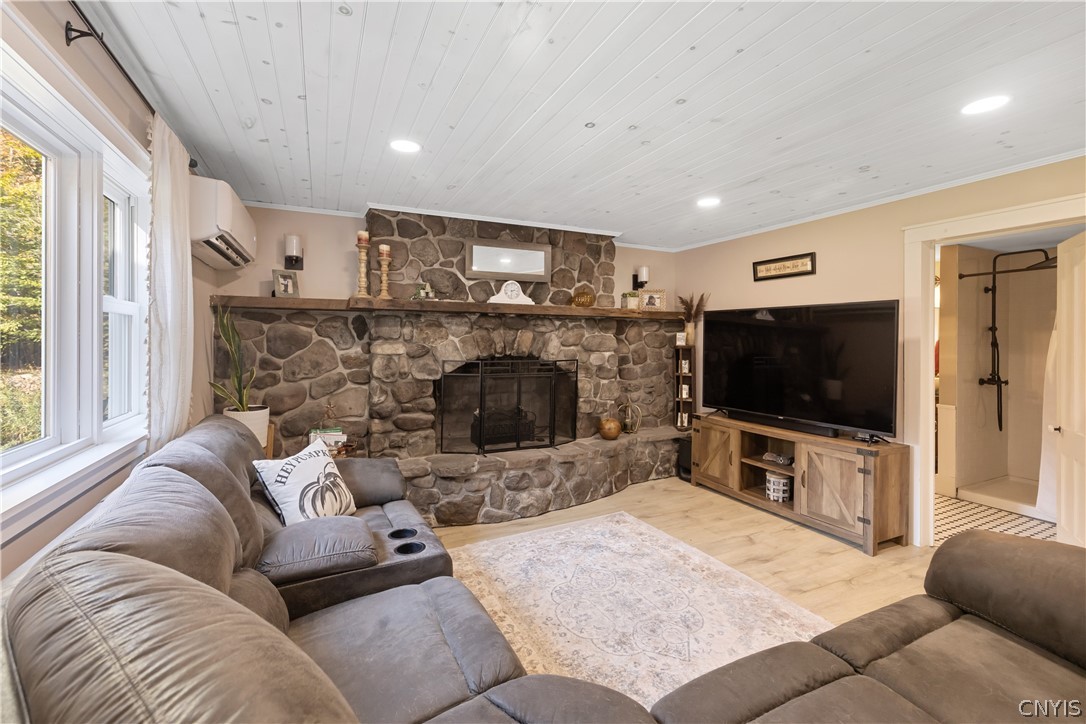 8722 Elpis Road Vienna, NY 13316 - Photo 29 of 49 Living Room (First Floor)