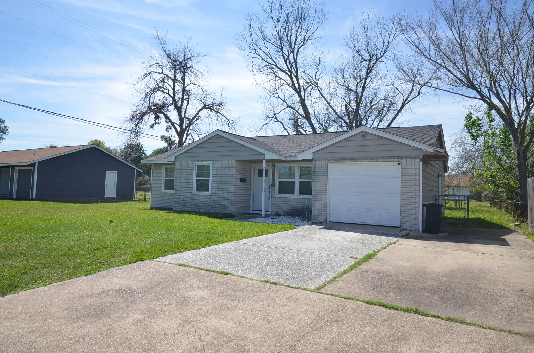 201 Inwood Lane Highlands, TX 77562 - Photo 5 of 31