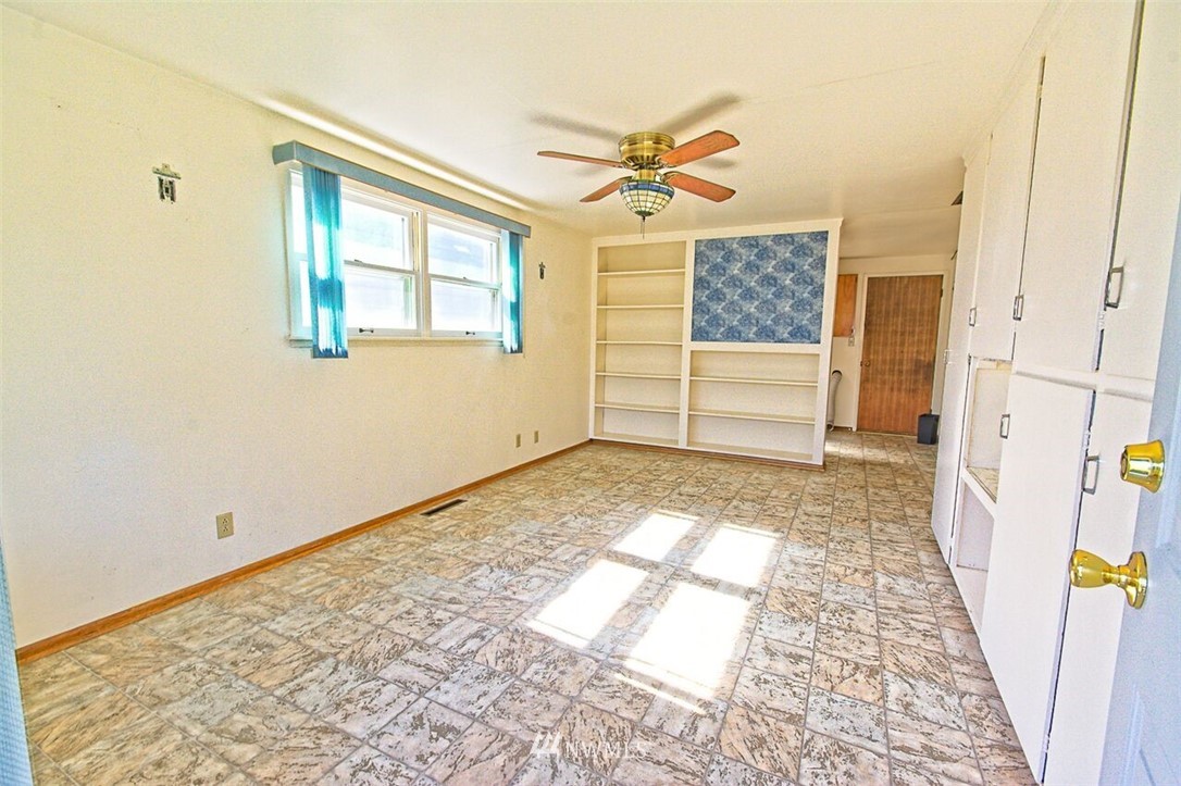 317 North Dale Road Moses Lake, WA 98837 - Photo 12 of 18 Gallery Image 12