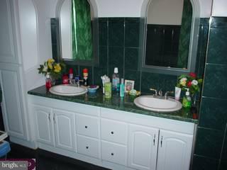 9245 Treaty Road Philadelphia, PA 19114 - Photo 5 of 6 Gallery Image 5