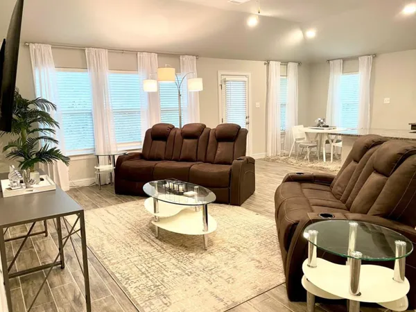 $1,850 | 21643 Boggy Ford Road, Lago Vista, TX 78645