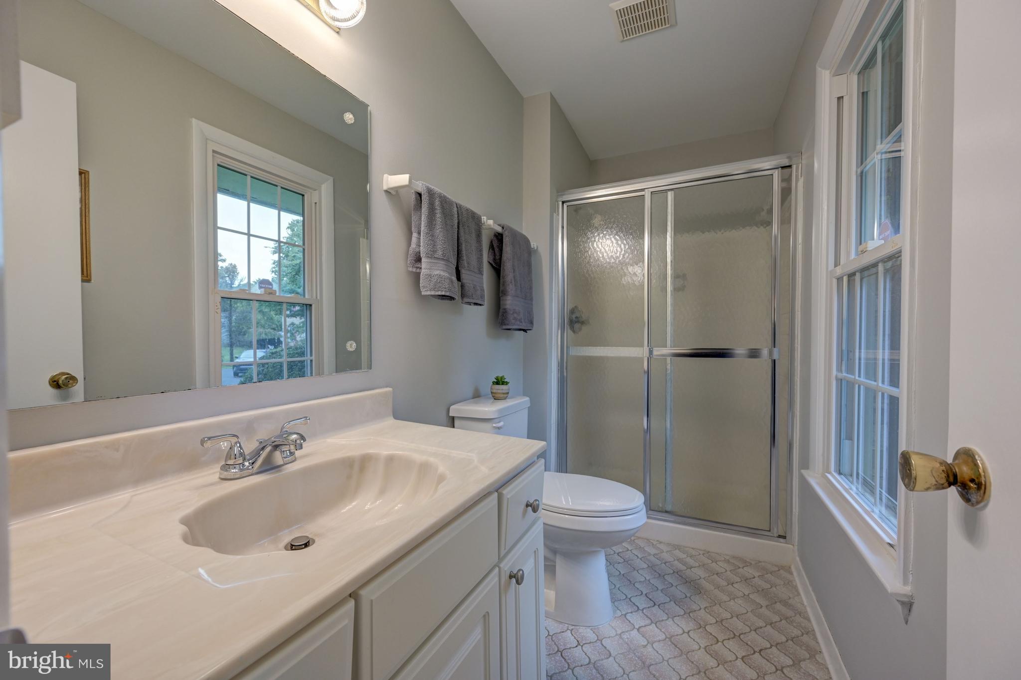 601 Windmill Lane Silver Spring, MD 20905 - Photo 19 of 42 Primary Bath