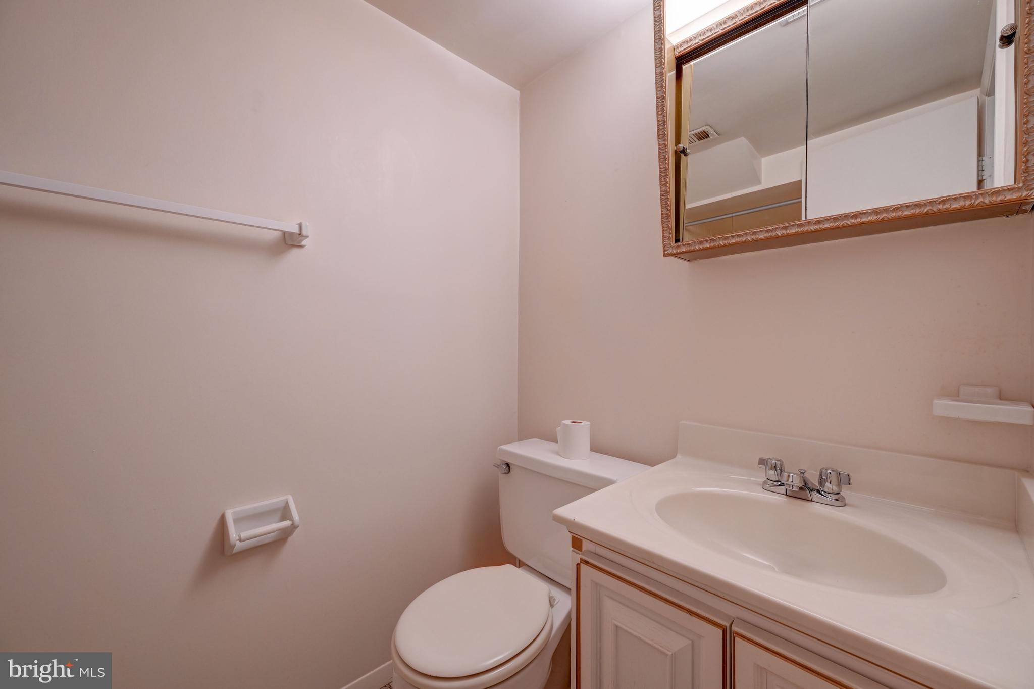 601 Windmill Lane Silver Spring, MD 20905 - Photo 32 of 42 Full Bath