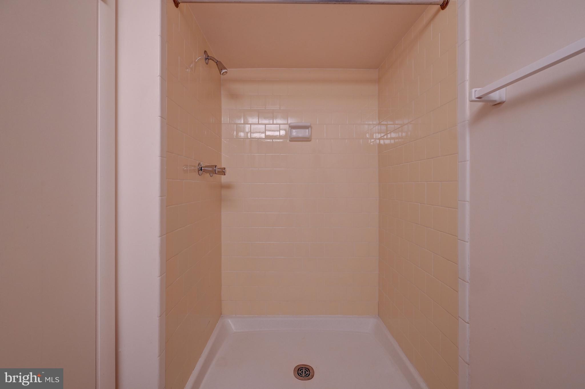 601 Windmill Lane Silver Spring, MD 20905 - Photo 33 of 42 Full Bath