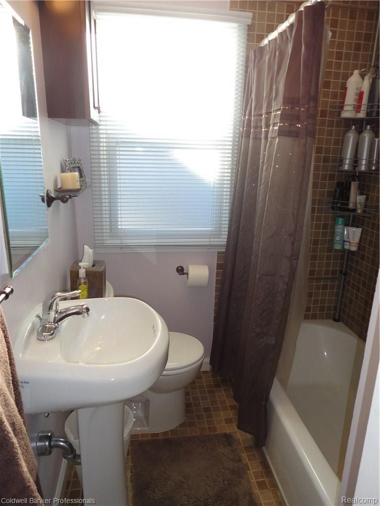 1312 Princeton Road Berkley, MI 48072 - Photo 23 of 41 Updated Bath
