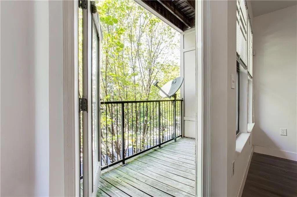 898 Oak Street Southwest, Unit 1307 Atlanta, GA 30310 - Photo 12 of 13 a view of a wooden floor
