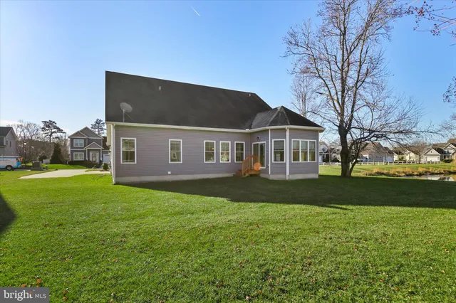 a view of house with backyard