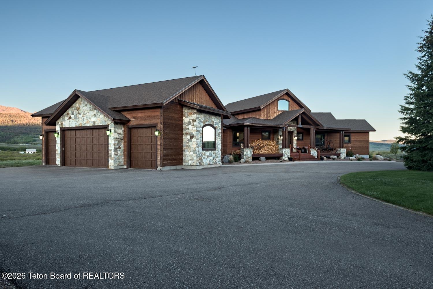 29 White Point Road Cora, WY 82925 - Photo 9 of 102 Attached Garage