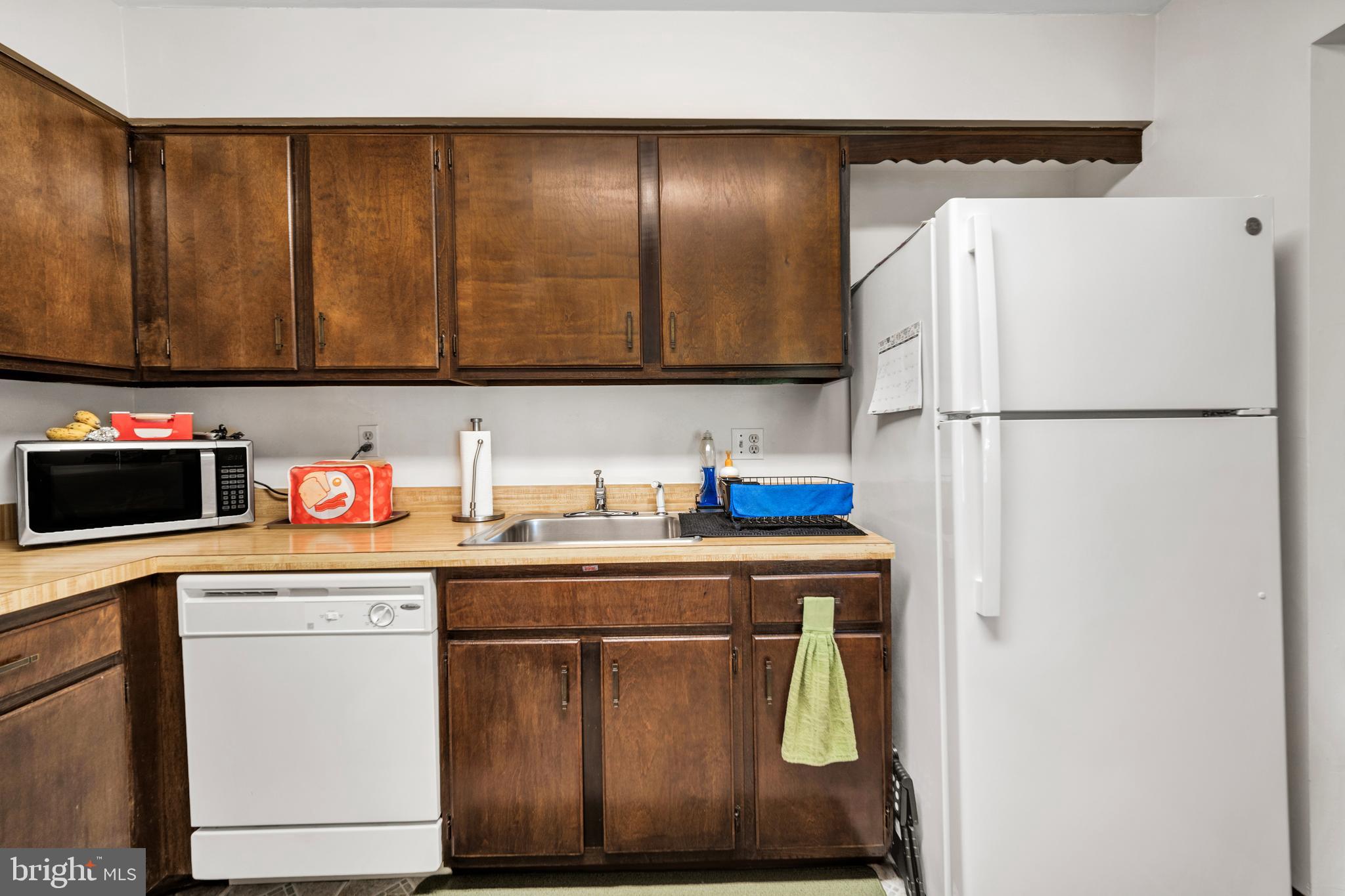 50103 Delaire Landing Road, Unit 50103 Philadelphia, PA 19114 - Photo 13 of 27 a kitchen with kitchen island a stove a refrigerator and a sink