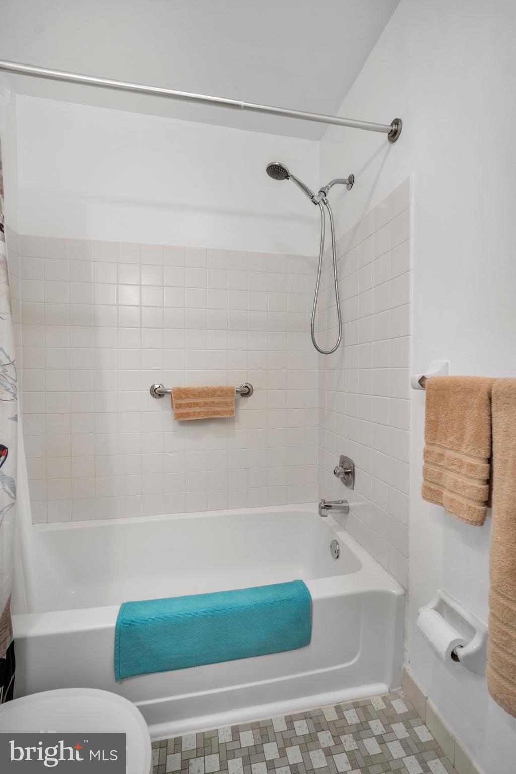 50103 Delaire Landing Road, Unit 50103 Philadelphia, PA 19114 - Photo 19 of 27 a bathroom with a bath tub