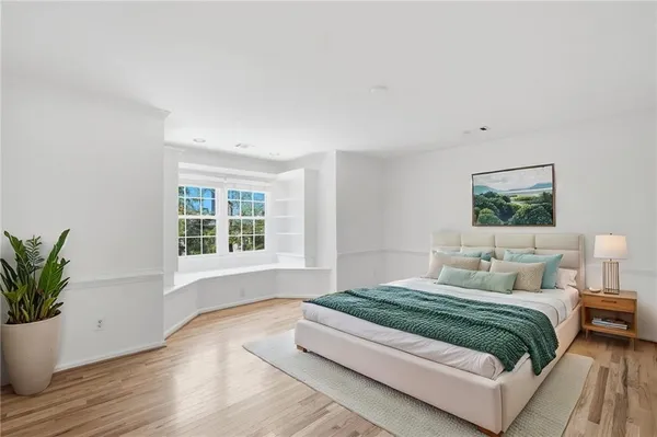 a view of livingroom with furniture