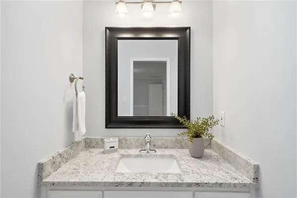 a view of a very nice looking house