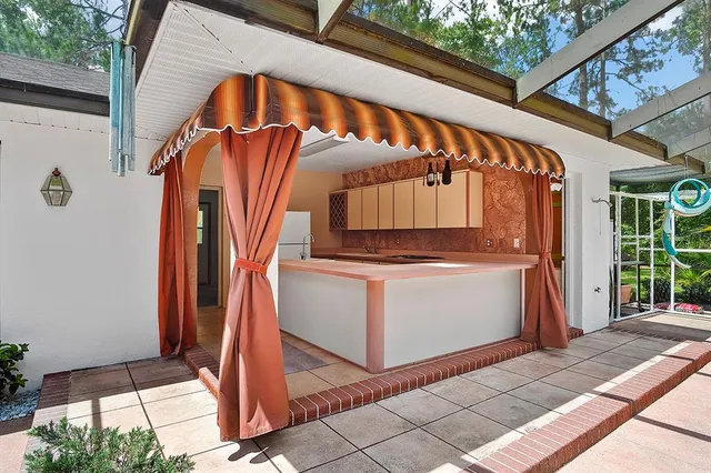 $699,999 | 6049 Patricia Place, Weeki Wachee, FL 34607