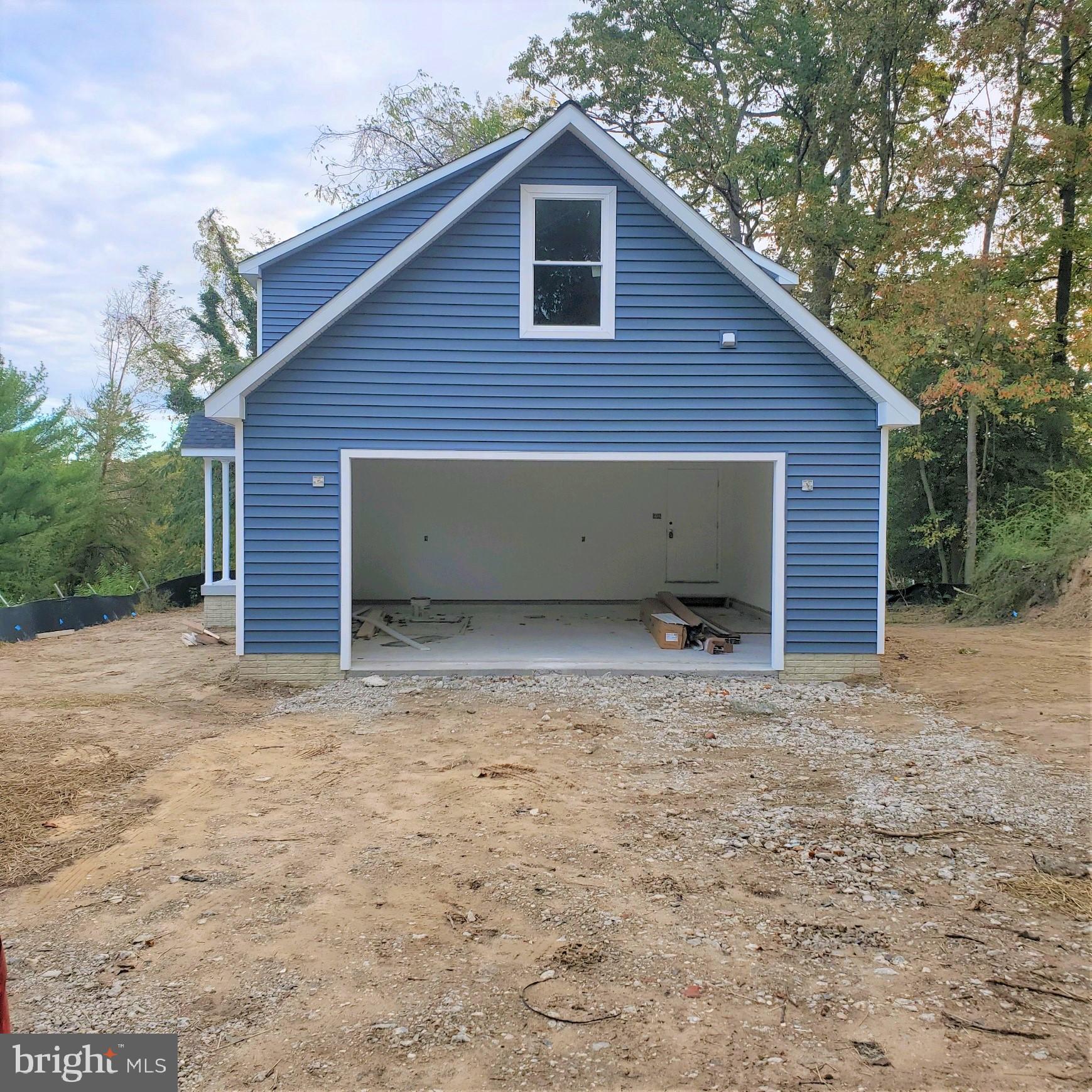 271 Magothy Bridge Road Pasadena, MD 21122 - Photo 3 of 23 Enjoy the large garage & backyard.