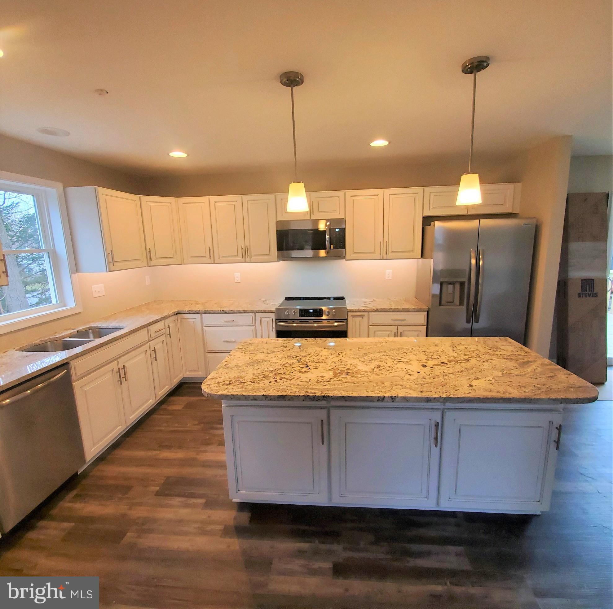 271 Magothy Bridge Road Pasadena, MD 21122 - Photo 6 of 23 Gallery Image 6