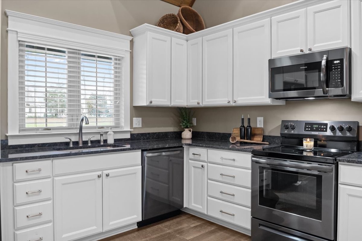 8006 Rose Ridge Pvt Lane Fairview, TN 37062 - Photo 14 of 87 a kitchen with stainless steel appliances granite countertop a sink a stove and a microwave