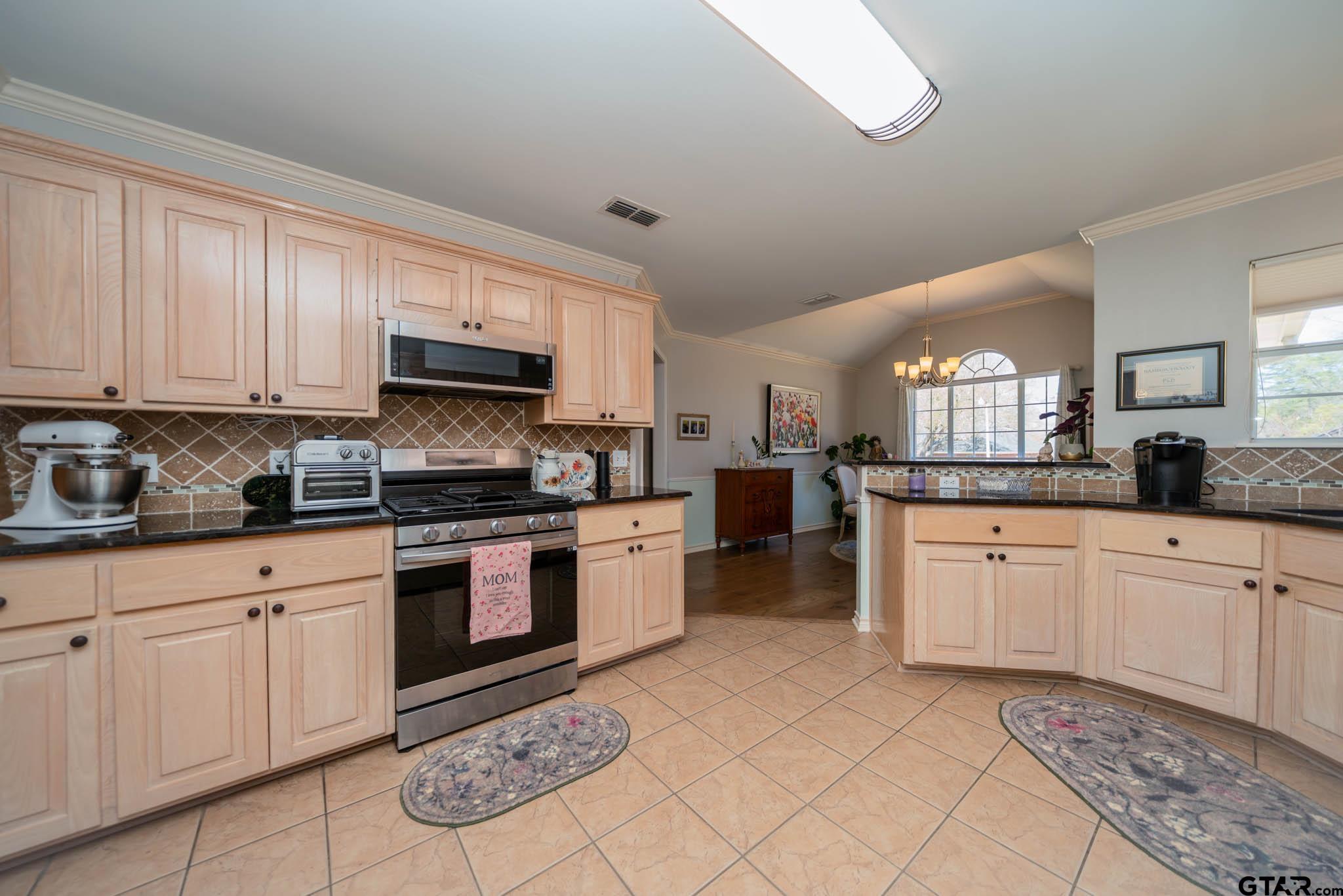 1124 Sequoia Circle Kilgore, TX 75662 - Photo 9 of 48