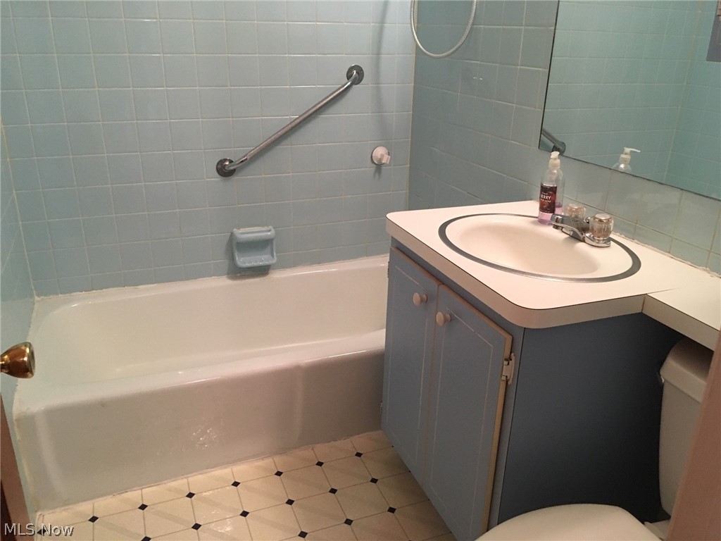 983 South Green Road Cleveland, OH 44121 - Photo 6 of 18