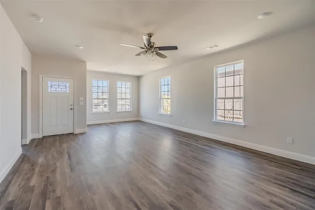 $2,150 | 2900 Avenue C, Fort Worth, TX 76105