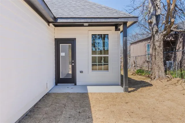 $2,150 | 2900 Avenue C, Fort Worth, TX 76105