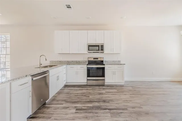 $2,150 | 2900 Avenue C, Fort Worth, TX 76105