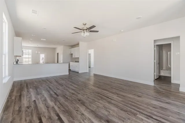 $2,150 | 2900 Avenue C, Fort Worth, TX 76105