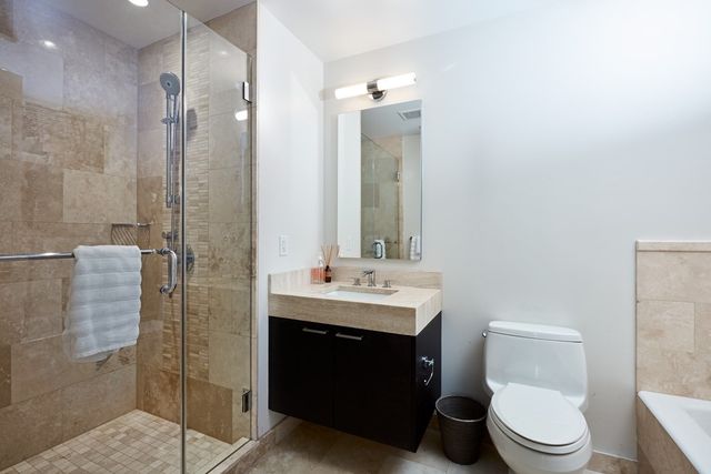 $1,395,000 | 1 Franklin Street, Unit 2011, Boston, MA 02110