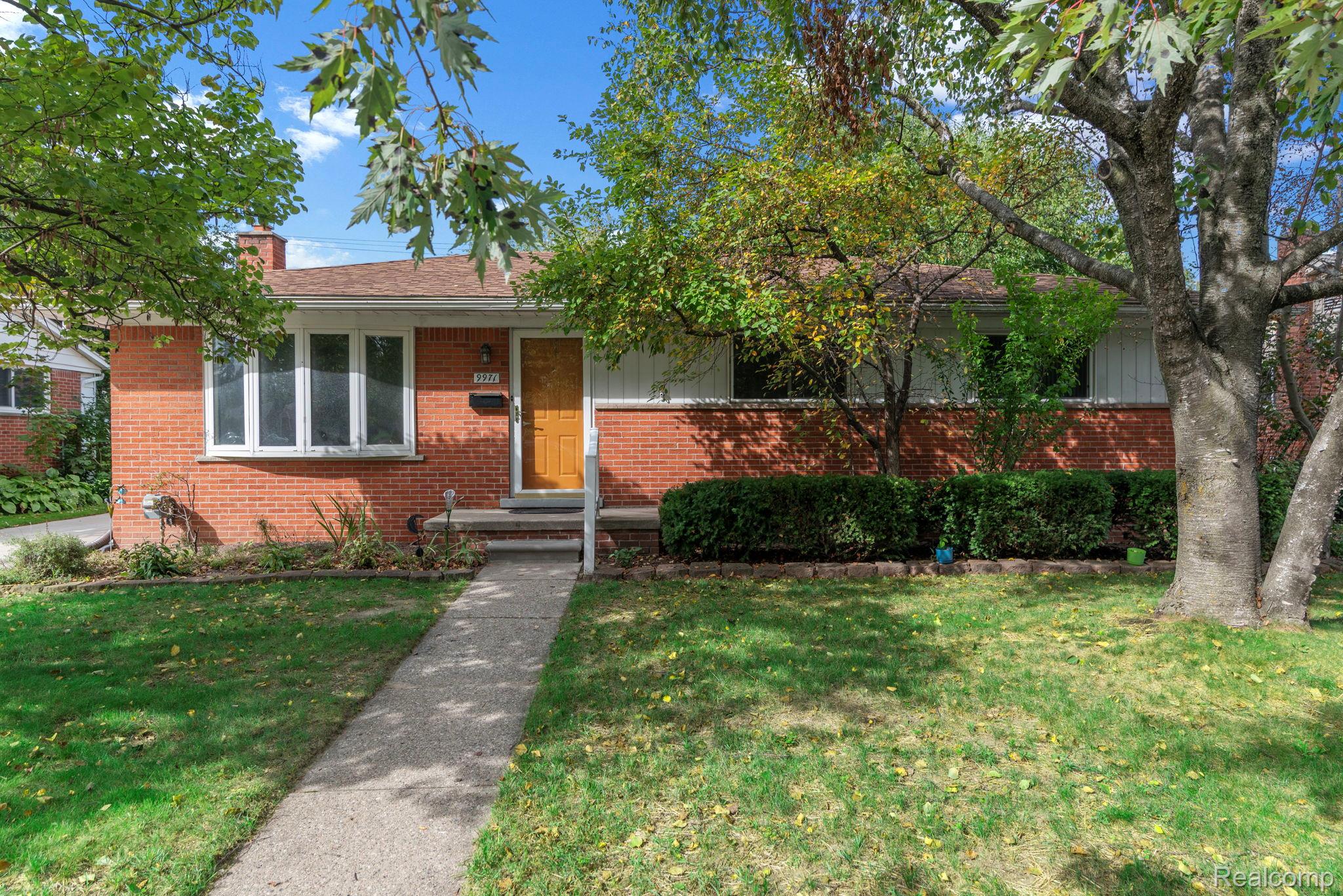 9971 Merriman Road Livonia, MI 48150 - Photo 2 of 40 2-web-or-mls-DSC_3324.jpg