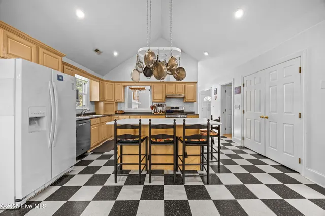 $325,000 | 610 River Hill Drive, Greenville, NC 27858