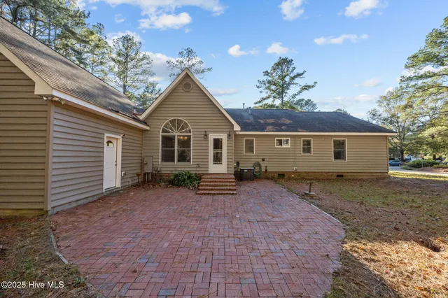 $325,000 | 610 River Hill Drive, Greenville, NC 27858