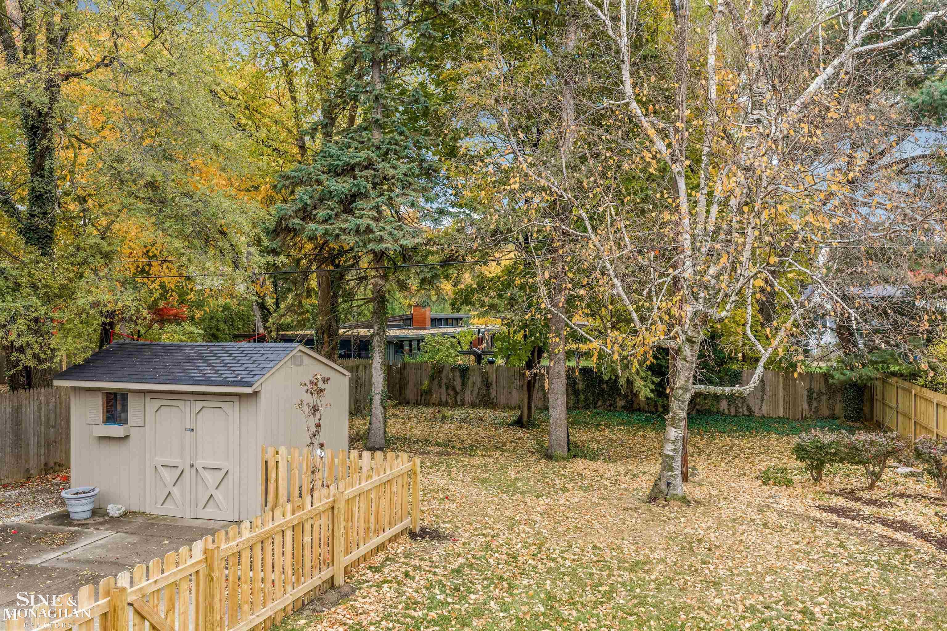 218 Merriweather Road Grosse Pointe, MI 48236 - Photo 46 of 51 50194541-b4b80f59-d982-46c0-9e35-a00b1e337140.JPG