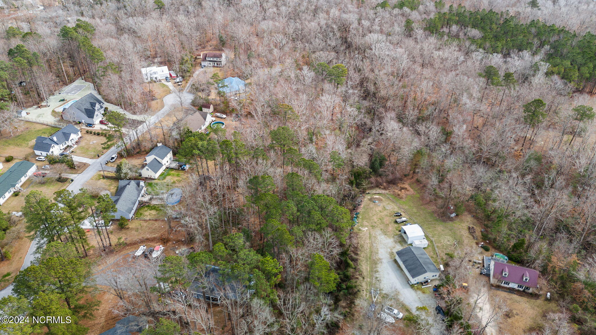 203 Huntcliff Road New Bern, NC 28560 - Photo 3 of 18 3-web-or-mls-DJI_20240227110116_0570_D
