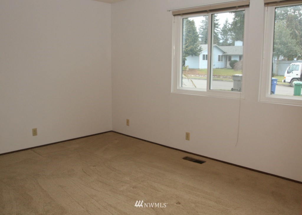 1912 Edmonds Drive Southeast Renton, WA 98055 - Photo 11 of 17