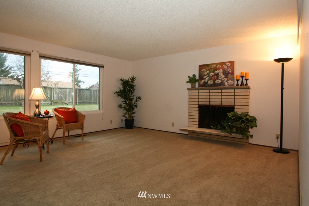 1912 Edmonds Drive Southeast Renton, WA 98055 - Photo 5 of 17