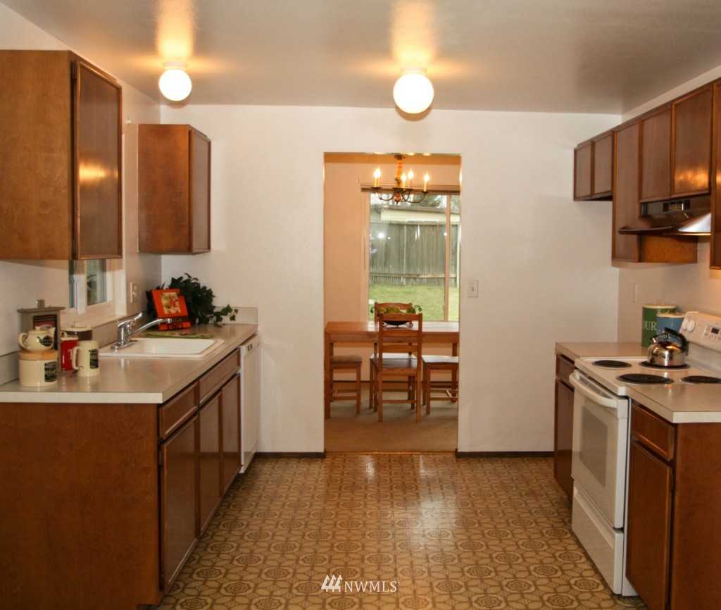 1912 Edmonds Drive Southeast Renton, WA 98055 - Photo 6 of 17