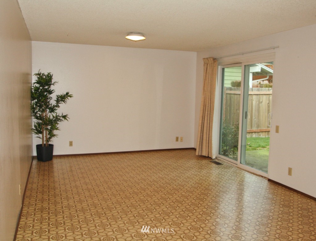 1912 Edmonds Drive Southeast Renton, WA 98055 - Photo 8 of 17