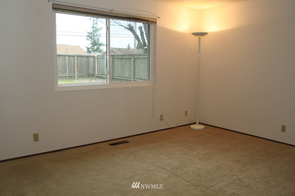 1912 Edmonds Drive Southeast Renton, WA 98055 - Photo 9 of 17