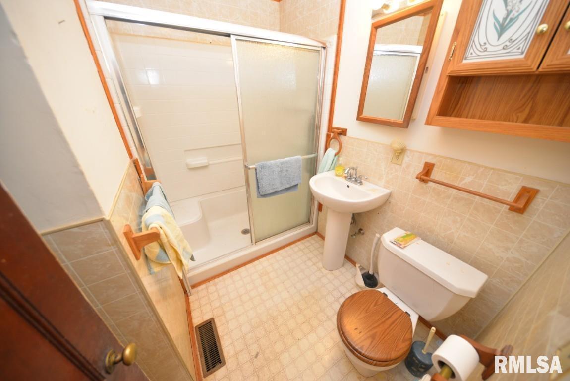 909 Fairfield Road Mount Vernon, IL 62864 - Photo 17 of 22 Gallery Image 17