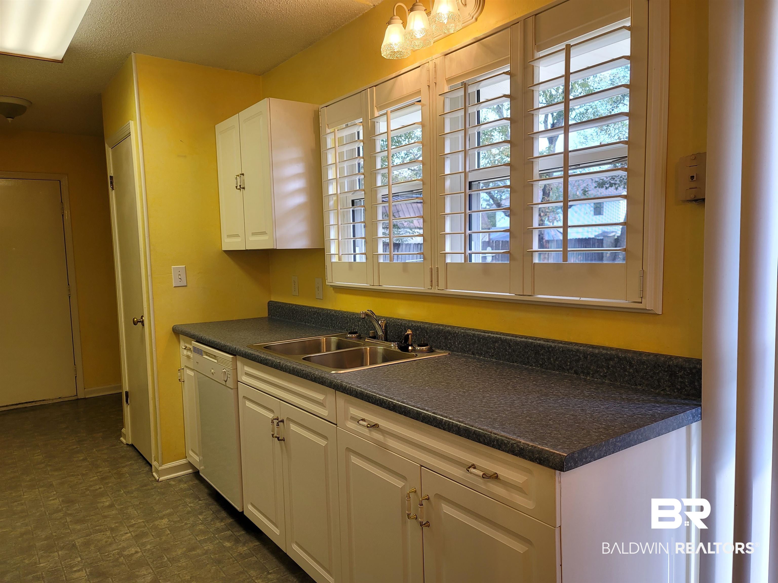 604 East Gate Circle Foley, AL 36535 - Photo 6 of 14 Gallery Image 6