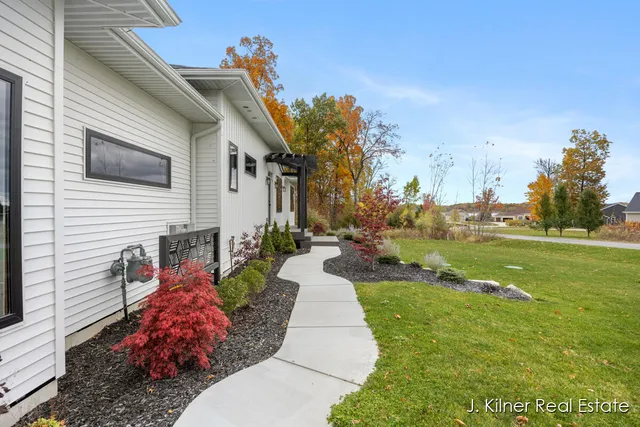 $799,900 | 9465 Wabasis Pointe Drive Northeast, Greenville, MI 48838