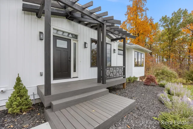 $799,900 | 9465 Wabasis Pointe Drive Northeast, Greenville, MI 48838